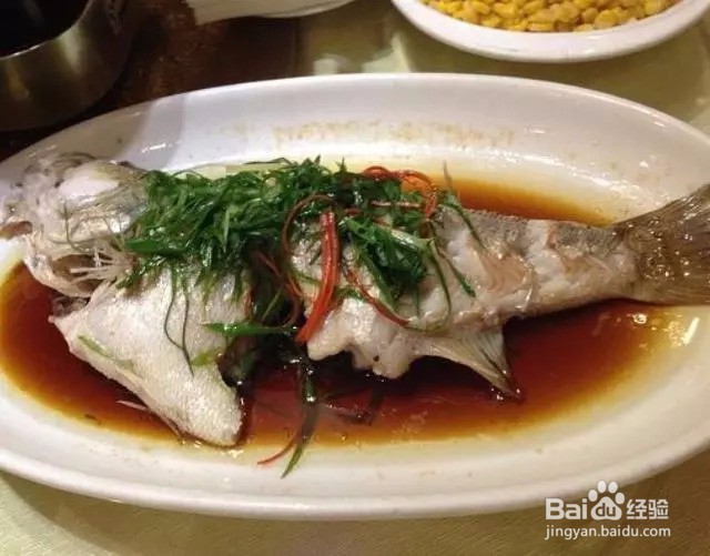 做清蒸鱼时，鱼肉不鲜还腥