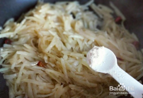 酸辣土豆丝卷饼是如何做的？家常教程