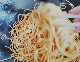 简单的葱油拌面