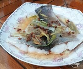 清蒸荷叶包鲢鱼