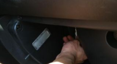 3008空调滤芯更换步骤如下