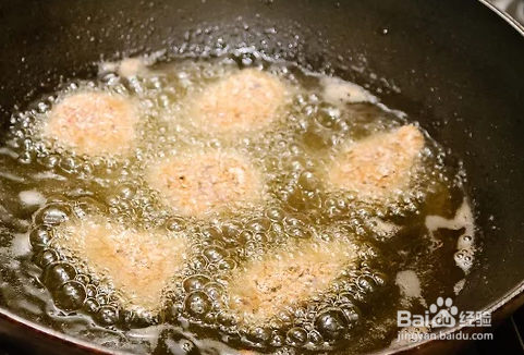 如何制作面包糠香酥鸡肉