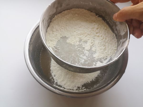 沙嗲牛肉莲花月饼