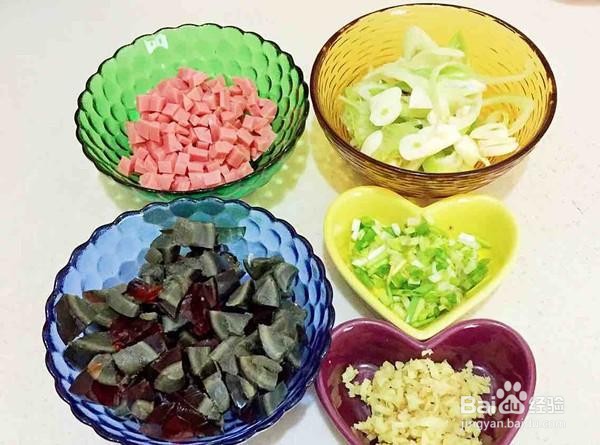 怎么做有胃口的砂锅皮蛋瘦肉粥