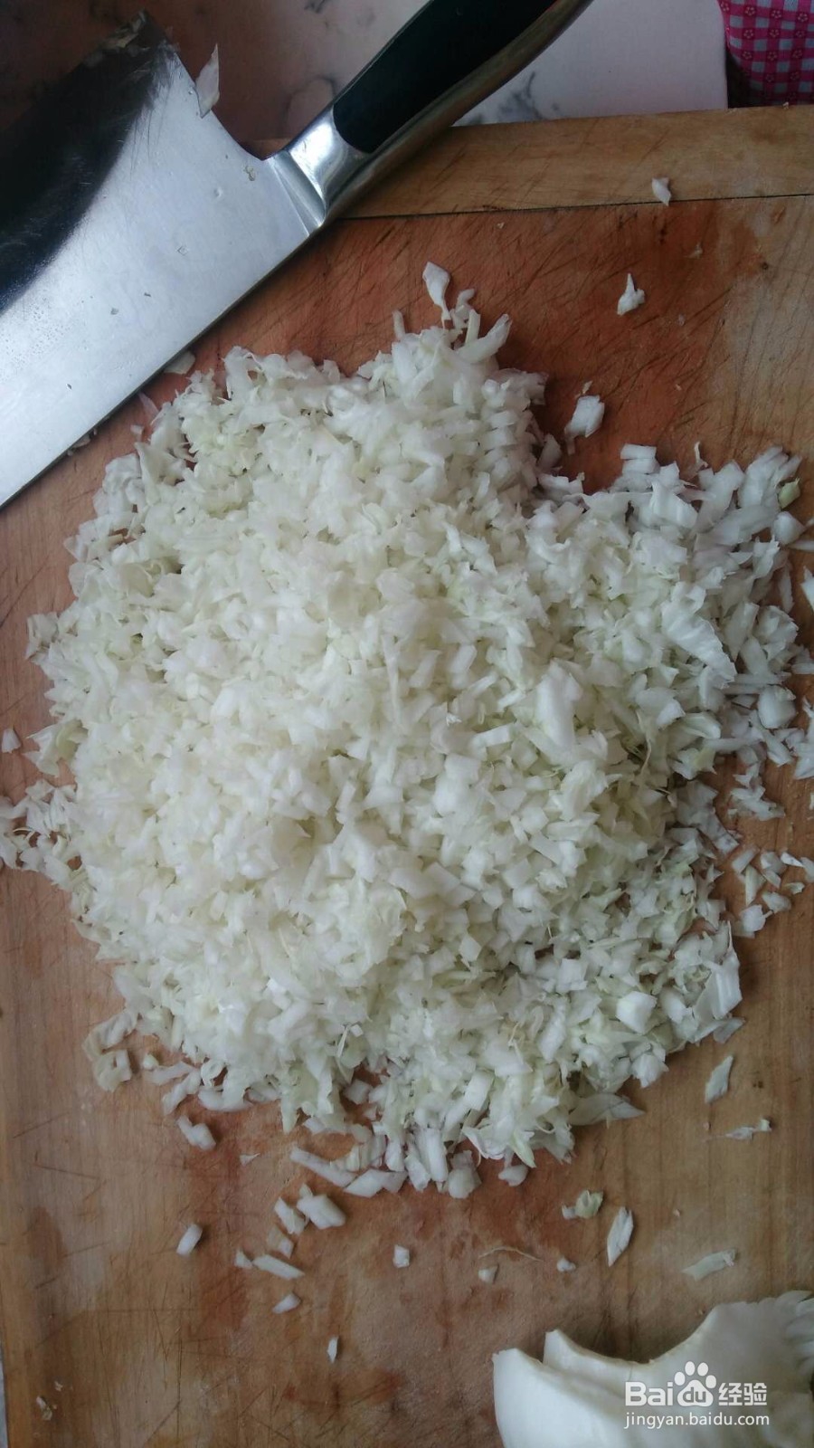 家庭猪肉白菜包子的包法
