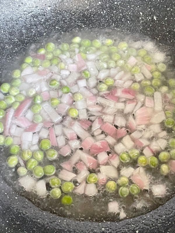 青花鱼佐豌豆泥