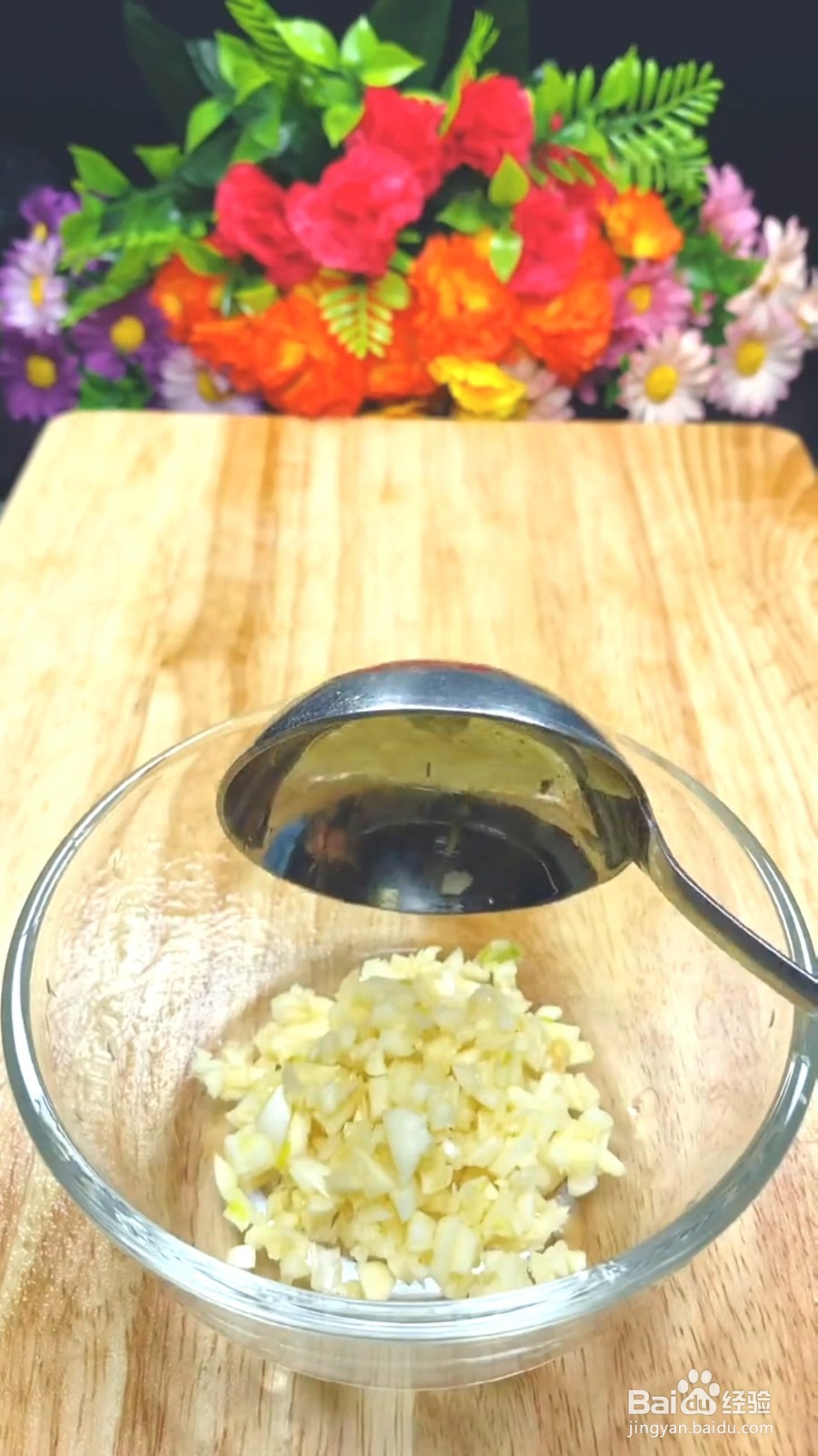 如何制作清爽可口的老醋菠菜花生米