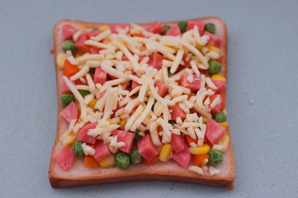 田园时蔬吐司披萨