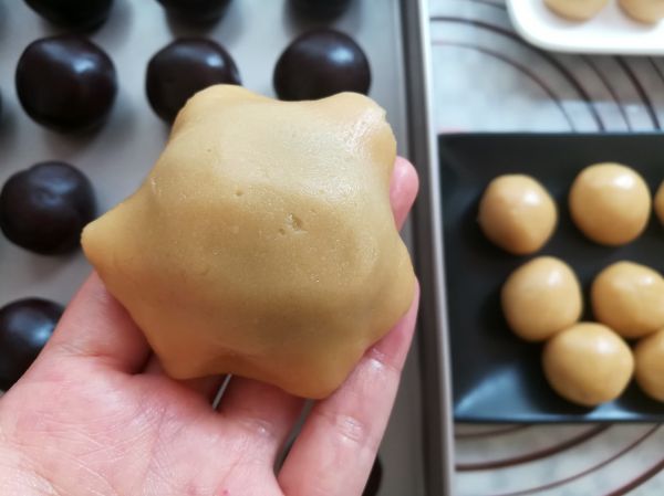 红豆沙蛋黄月饼