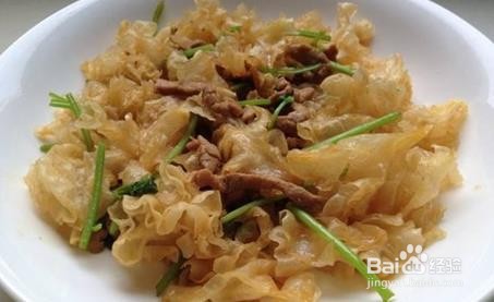 银耳炒肉片的做法