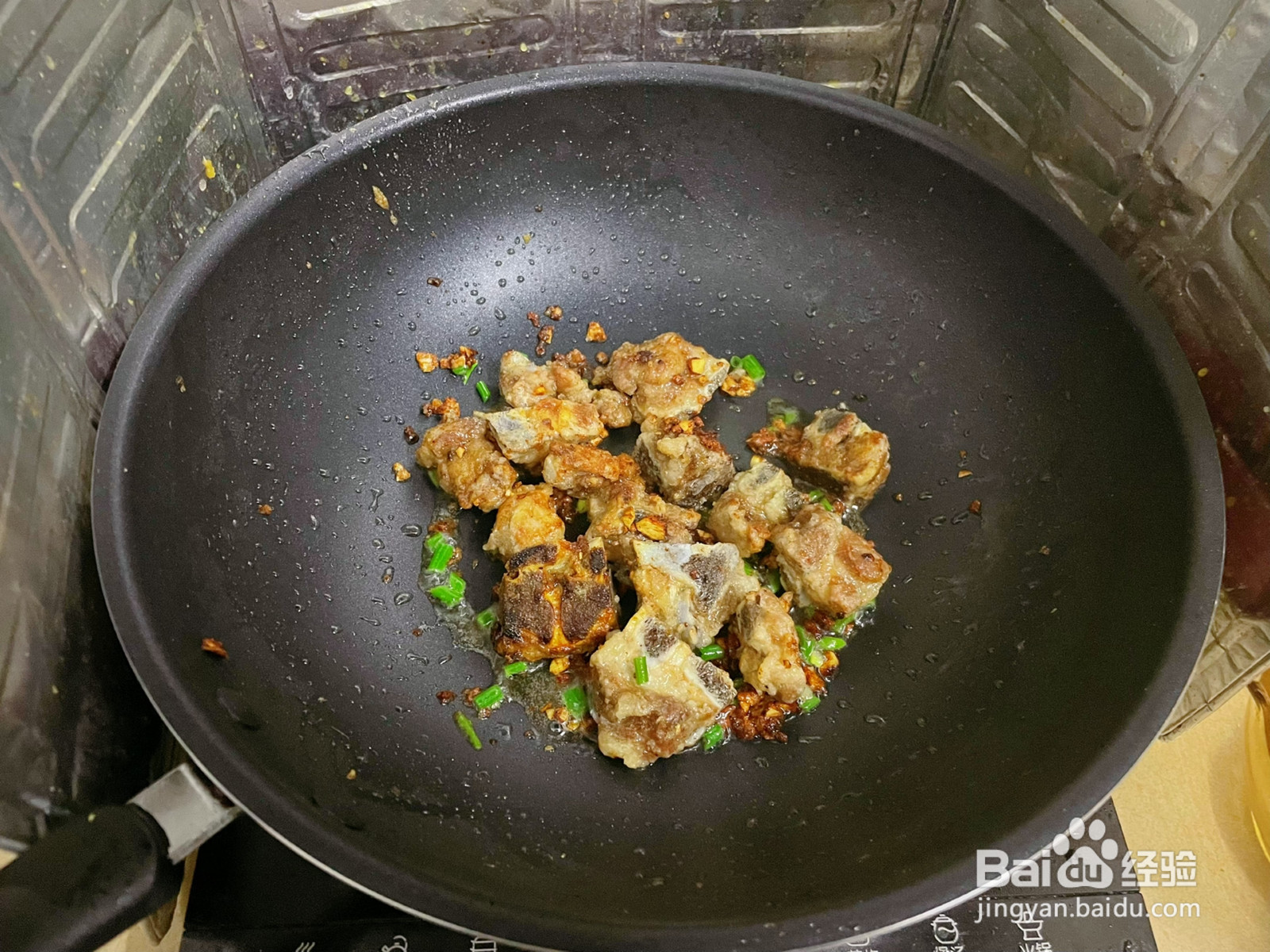 外酥里嫩的蒜香骨的做法