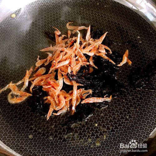美味紫菜虾皮蛋炒饭的教程