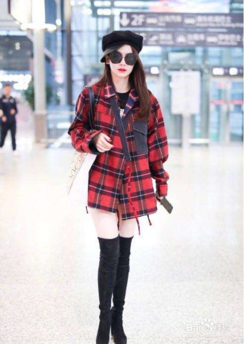 贝雷帽下面配什么衣服显时尚