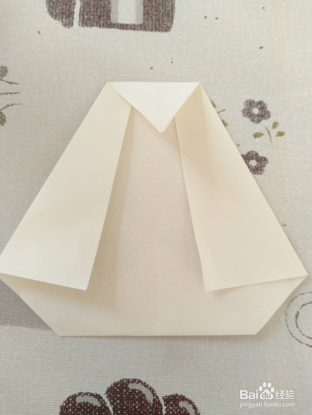 幼儿园小朋友学折纸-可爱的小企鹅