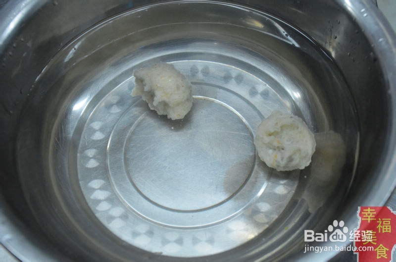 幸福美食:教您怎样去做灌汤虾丸。