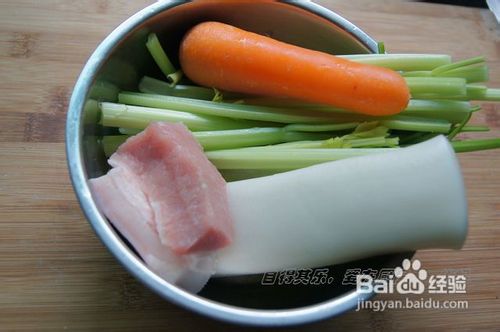 是一盘菜,也是一顿主食——芹菜炒年糕