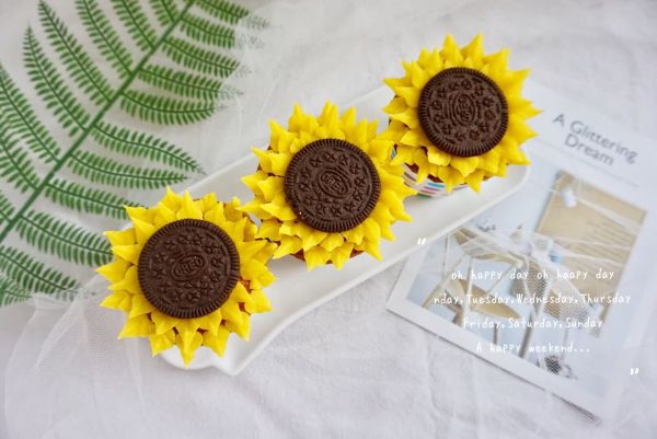 奥利奥向日葵纸杯蛋糕#美的FUN烤箱.焙有FUN儿#