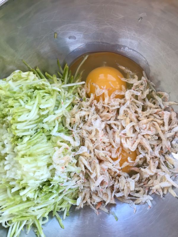 西葫芦虾皮鸡蛋饼