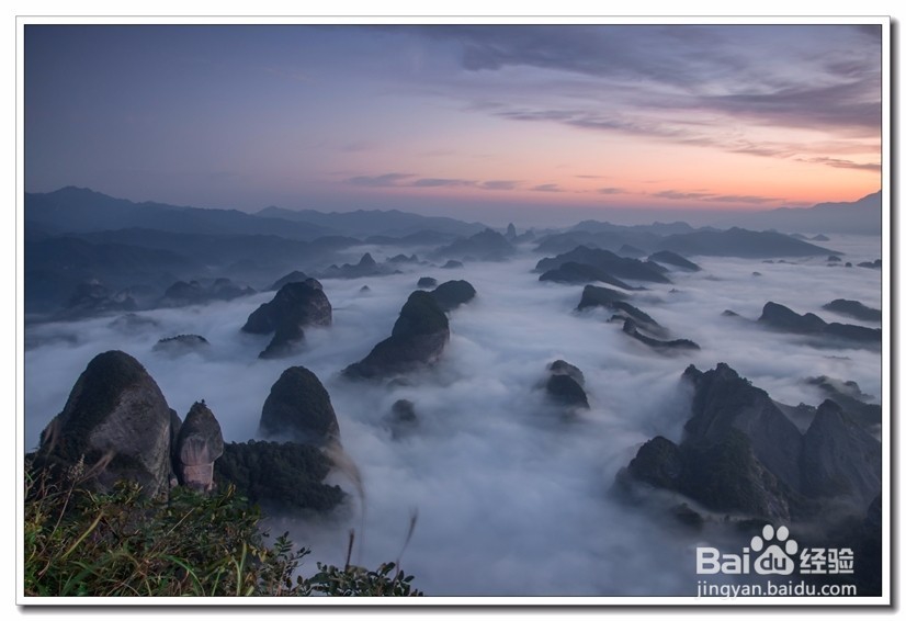 广西丹霞,石山奇形秀丽如同怪兽出头