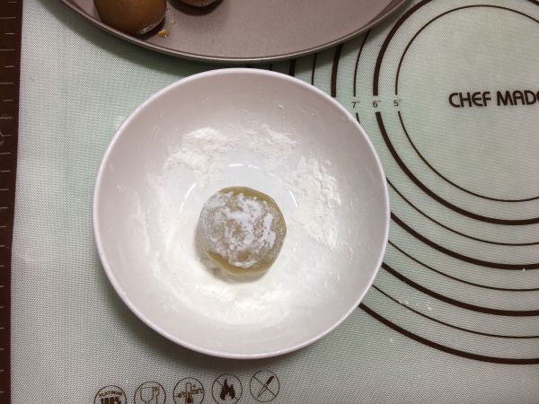 莲蓉咸蛋黄月饼