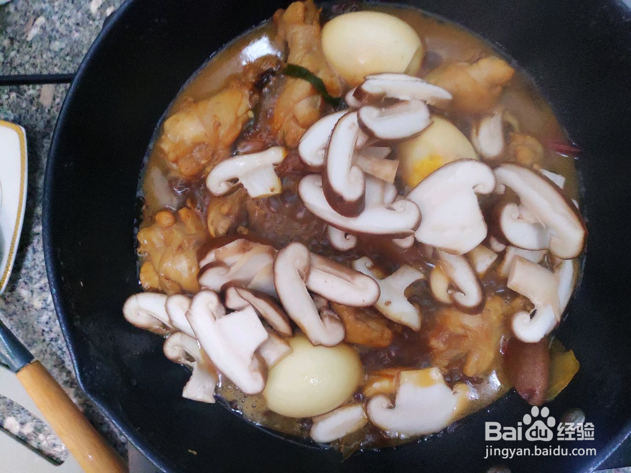 香菇卤翅根盖浇面的做法