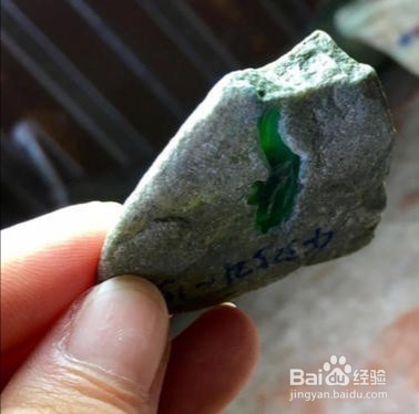 怎样区分翡翠原石种老