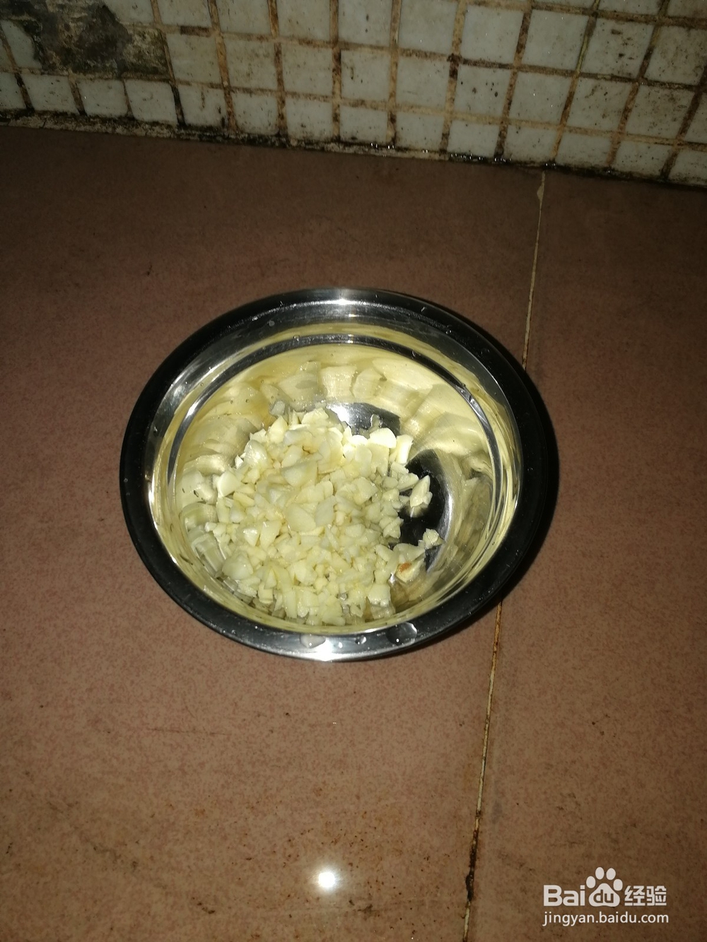 如何用电饭锅炒油麦?