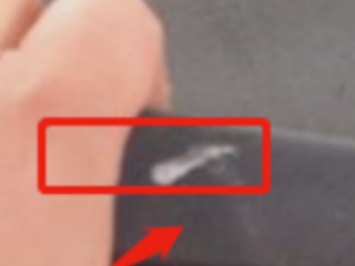 雨刮器两侧盖帽怎么拆?