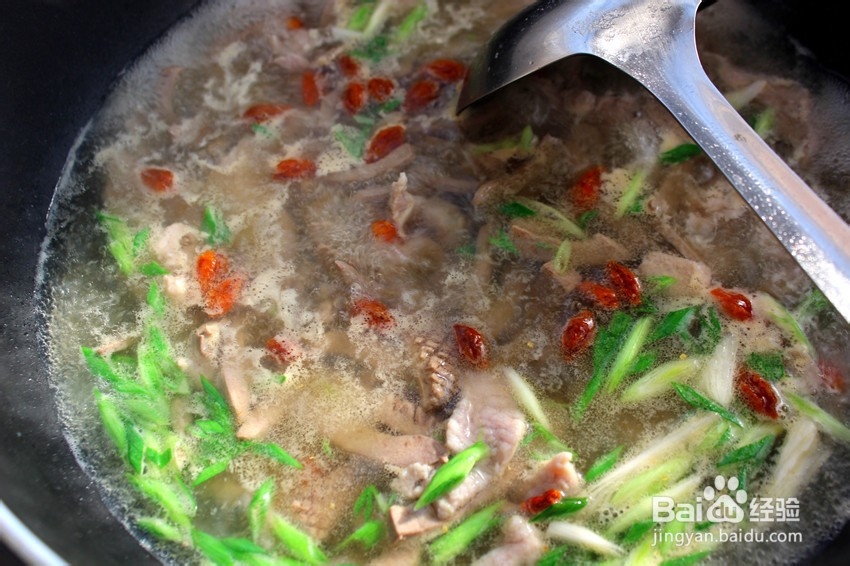 营养丰富的枸杞猪腰瘦肉汤