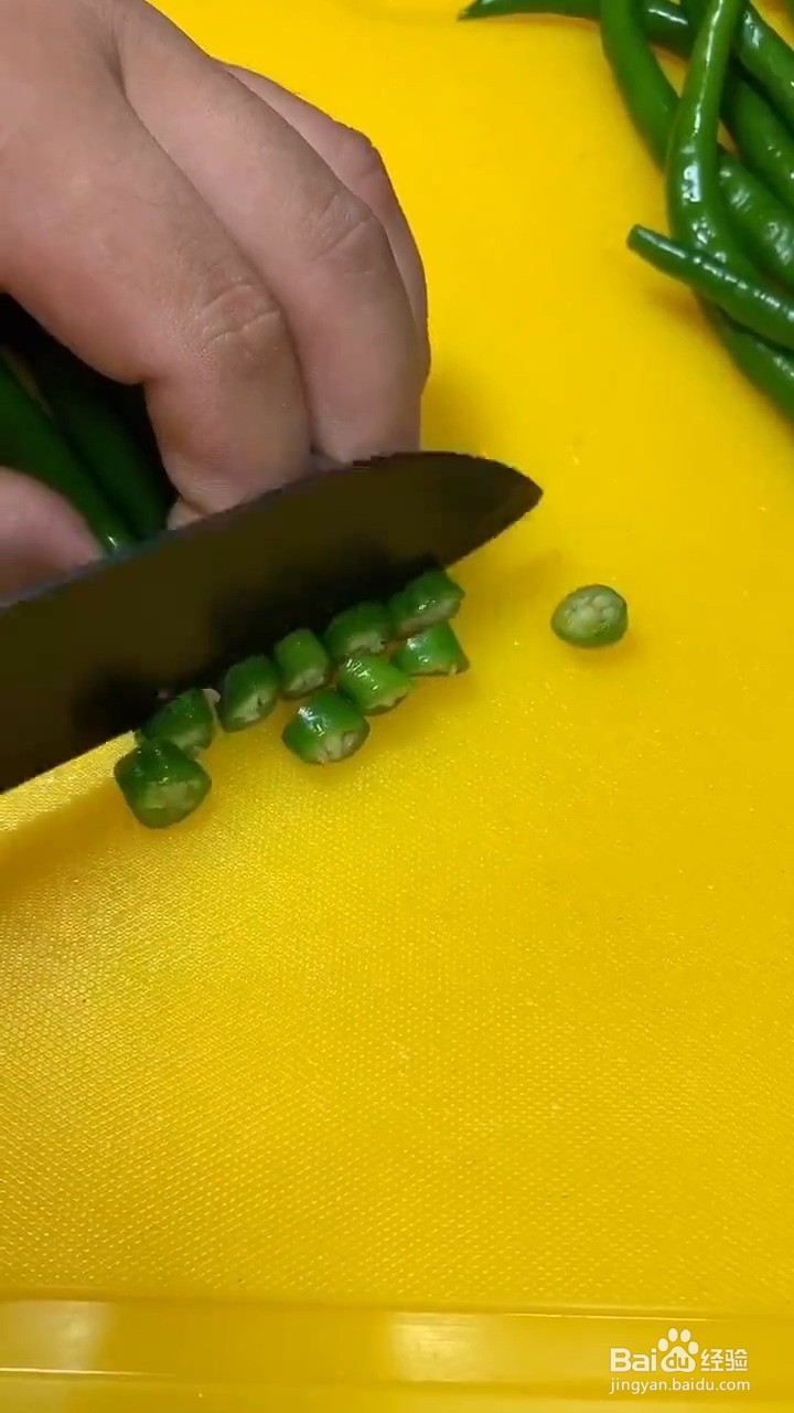 如何制作简单又非常下饭的辣椒炒鸡蛋