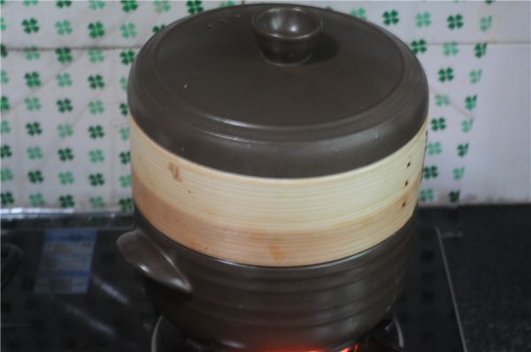 玉米渣花生粥胡萝卜鸡蛋卷