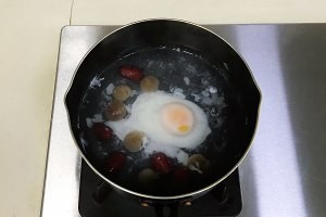 桂圆烧蛋的制作方法