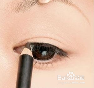 眼线新画法 能让眼睛放大2倍