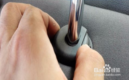 奥迪a6l前座椅头枕怎么拆