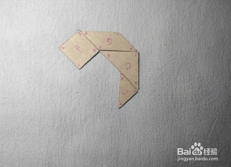 用七巧板怎样拼一头站着的长颈鹿？