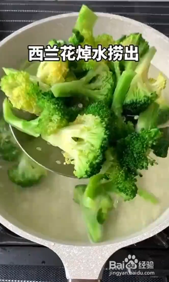 如何制作西兰花炒木耳