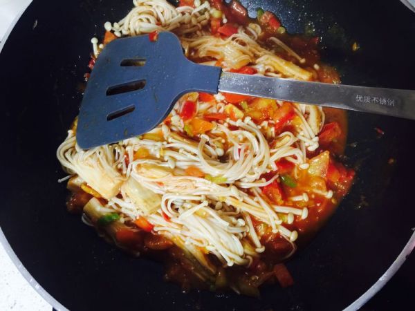 西红柿炒金针菇