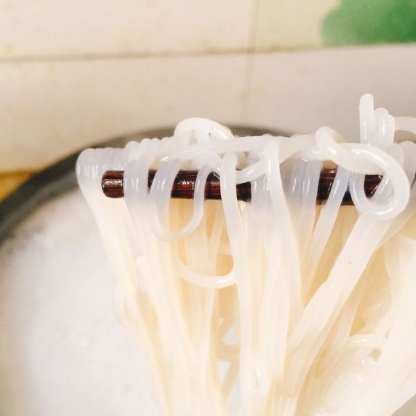 火腿鸡蛋炒米线