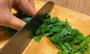 如何蒸制低脂菠菜鸡蛋糕？