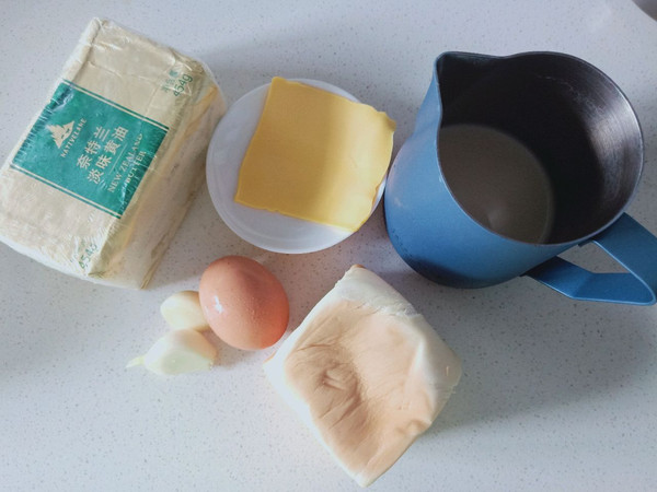 浓郁蒜香奶酪黄油烤吐司