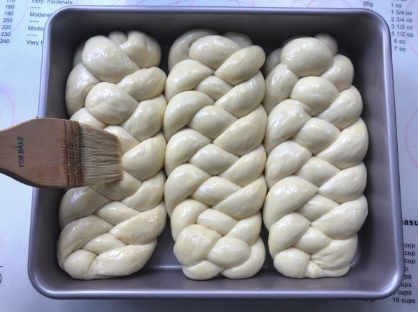 烫种芝麻辫子面包