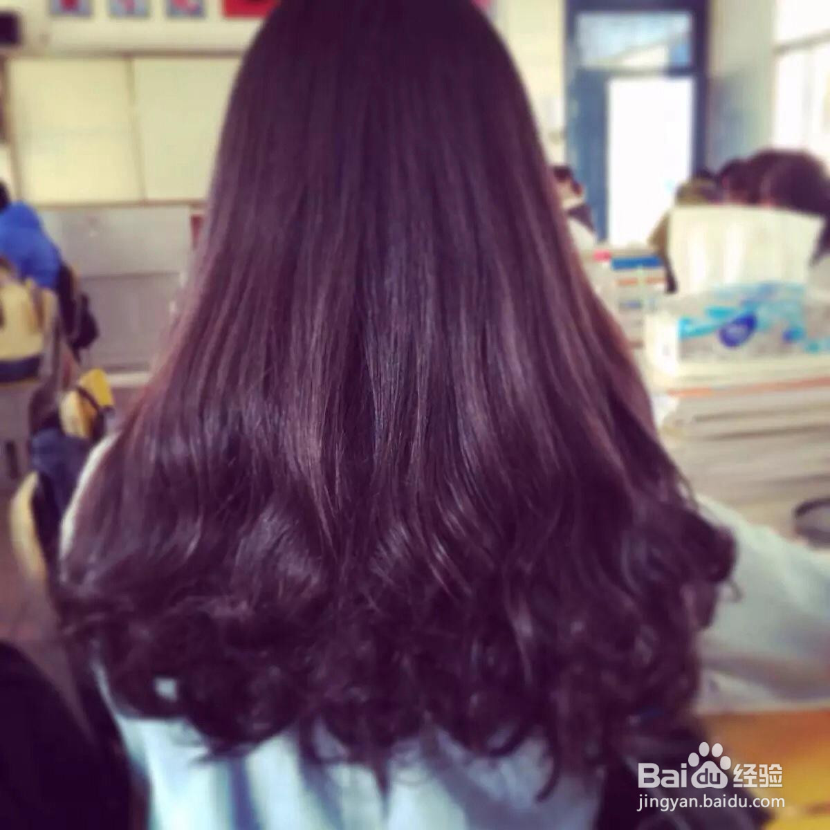 卷发睡觉时头发怎么放