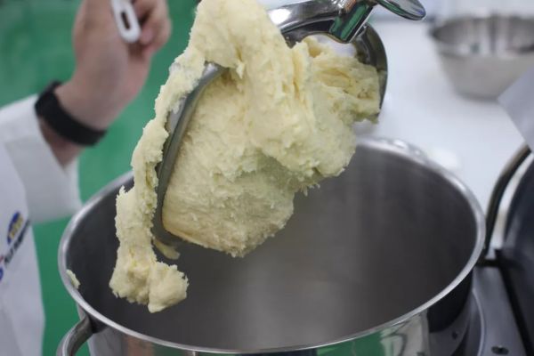 国民级彩色菠萝包配方收藏来学