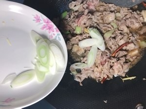 健康养生佳品葱爆羊肉做法的做法