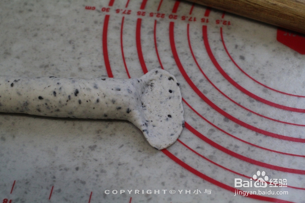 怎么吃都不腻的油黑芝麻贝果