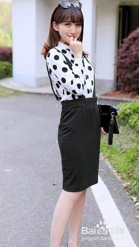 夏日流行元素背带裙搭配 让你更加时尚靓丽