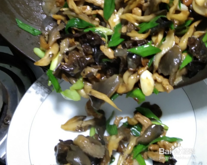 在家也能做的酱香平菇炒肉片