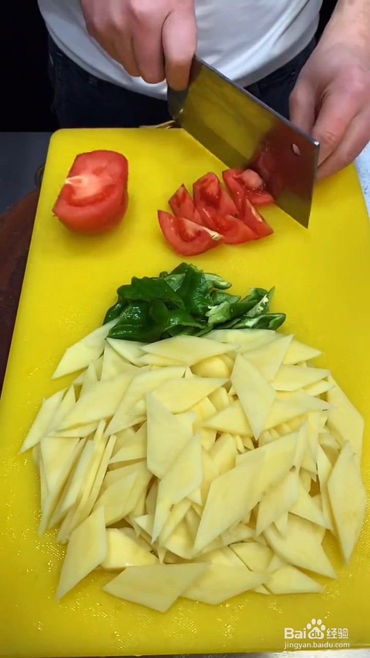 如何制作西红柿炒土豆片？