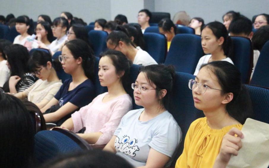 我想知道免费师范生在校期间服兵役的相关问题，望解答，谢谢