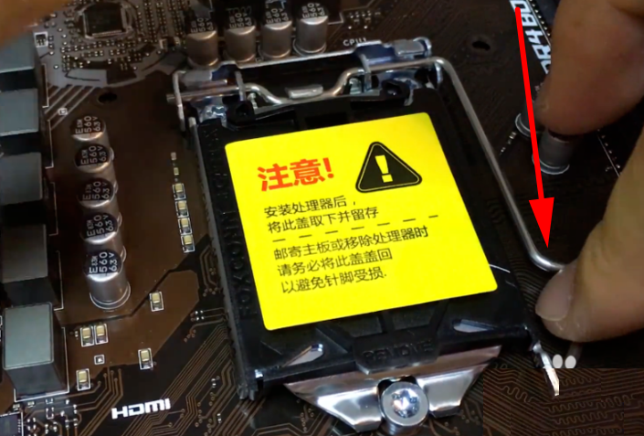 CPU是怎样和主板连接在一起的